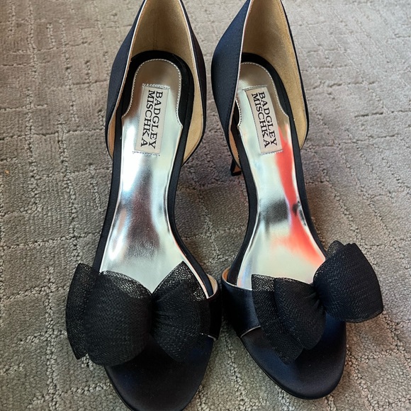 Badgley Mischka size 8 black satin d’orsay open toe pump with tulle bow - Picture 1 of 11